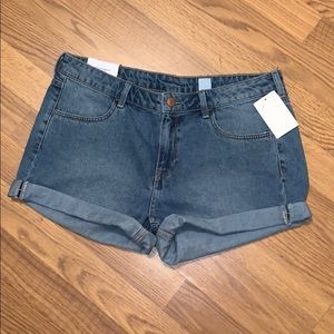 H&M Regular Waist Denim Shorts